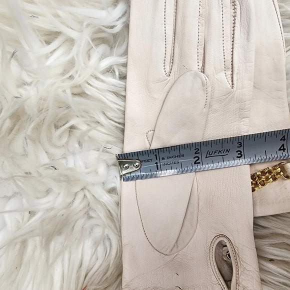 Vintage off white chain leather gloves 6 - Picture 3 of 12